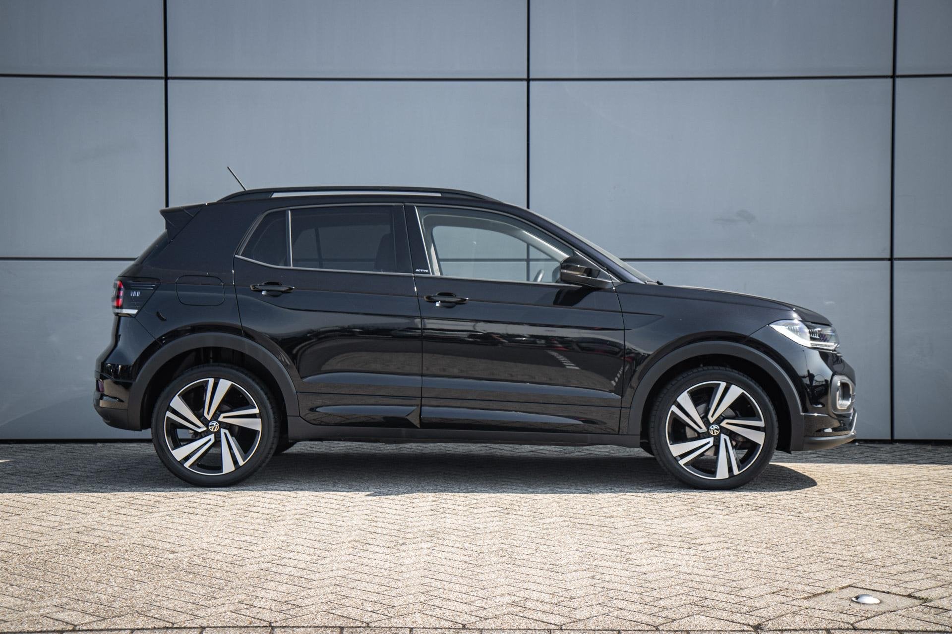 Volkswagen T-Cross 1.0 TSI 110pk DSG R-Line | 18" Velgen | C, Auto's, 12 maanden, T-Cross, Gebruikt, Zwart