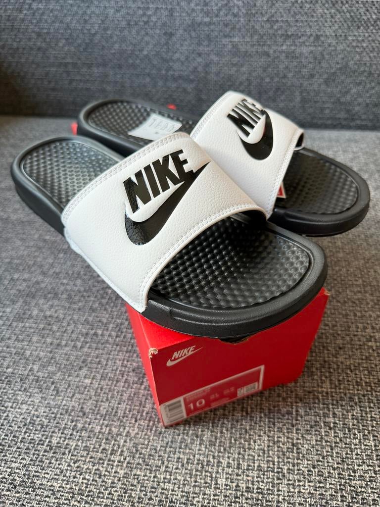Nike Benassi JDI Slippers Maat 44 - Nieuw in Doos, Slippers, Wit, Nieuw, Ophalen of Verzenden