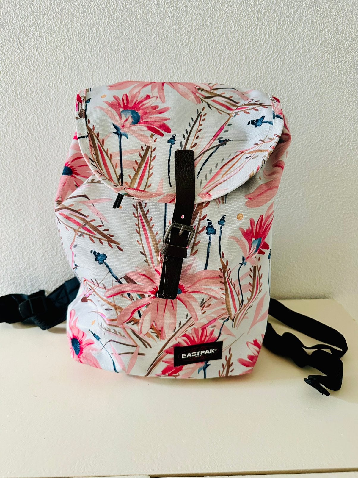 Eastpak Casyl - kleine rugzak met bloemen, Sieraden, Tassen en Uiterlijk, Tassen | Rugtassen, Ophalen, Minder dan 30 cm, 25 tot 40 cm
