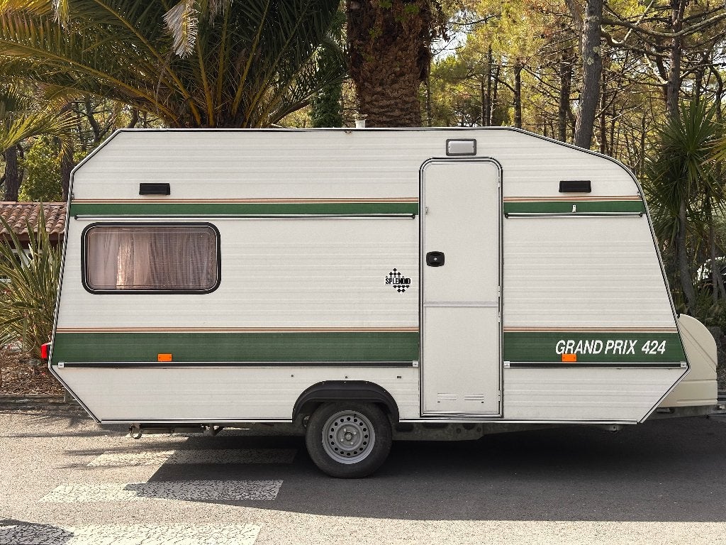 Retro vintage Chateau 424 Splendid, 1985, zeer keurige staat, Caravans en Kamperen, Chateau, Rondzit, Omvormbare zithoek, Particulier