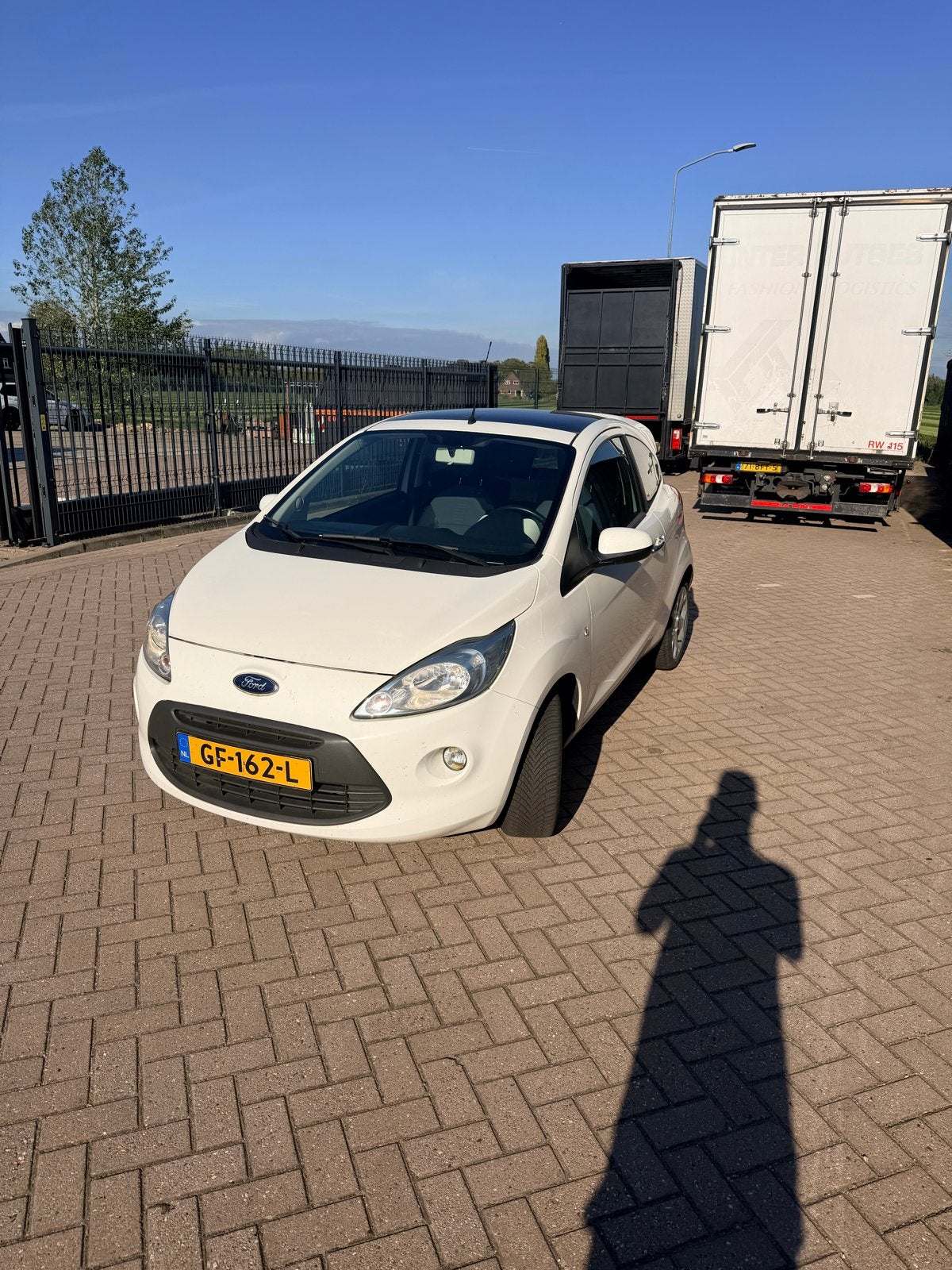 Ford Ka 1.2 51KW 2015 Wit 1e eigenaar, Voorwielaandrijving, Stof, 4 cilinders, 4 stoelen