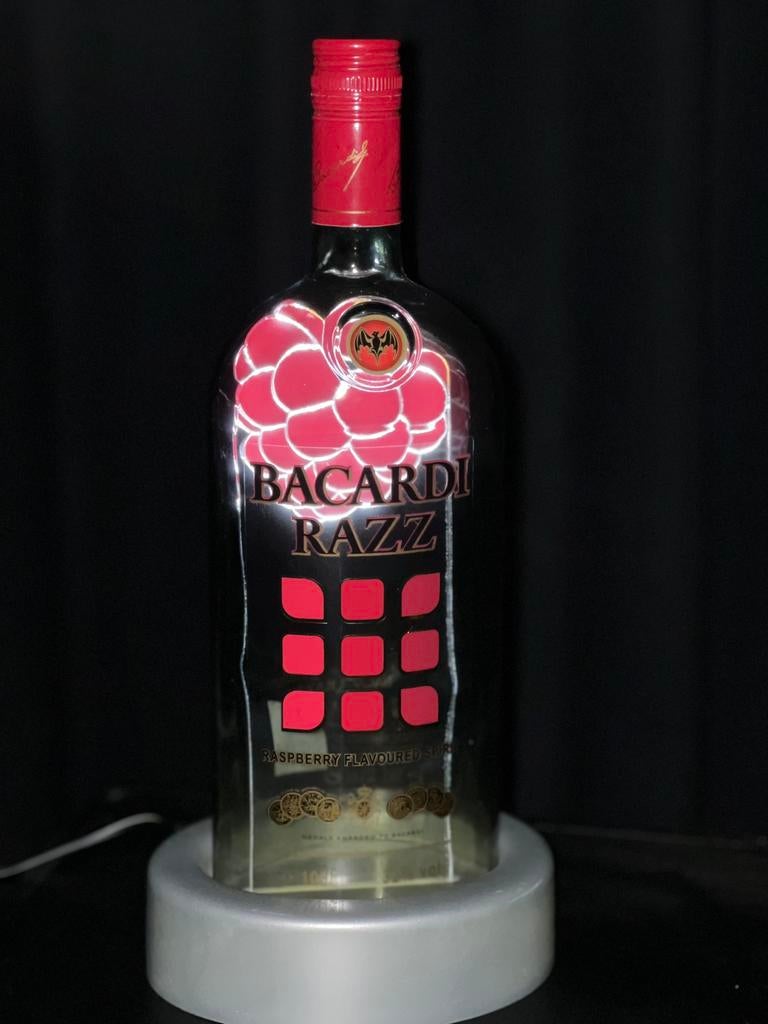Zeldzame oude Bacardi lichtreclame Raz. Op 220v, Verzamelen, Lichtbak of (neon) lamp, Ophalen of Verzenden, Zo goed als nieuw