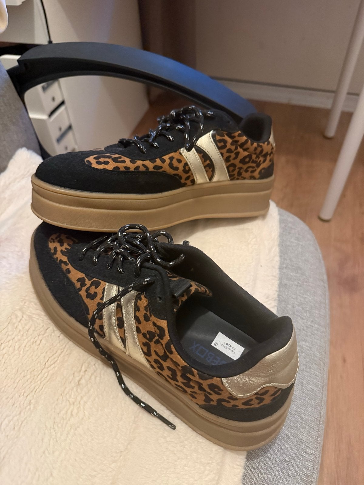 Leopard print sneakers met plateauzool, Kleding | Dames, Ophalen of Verzenden, Zo goed als nieuw, Zwart, Sneakers of Gympen