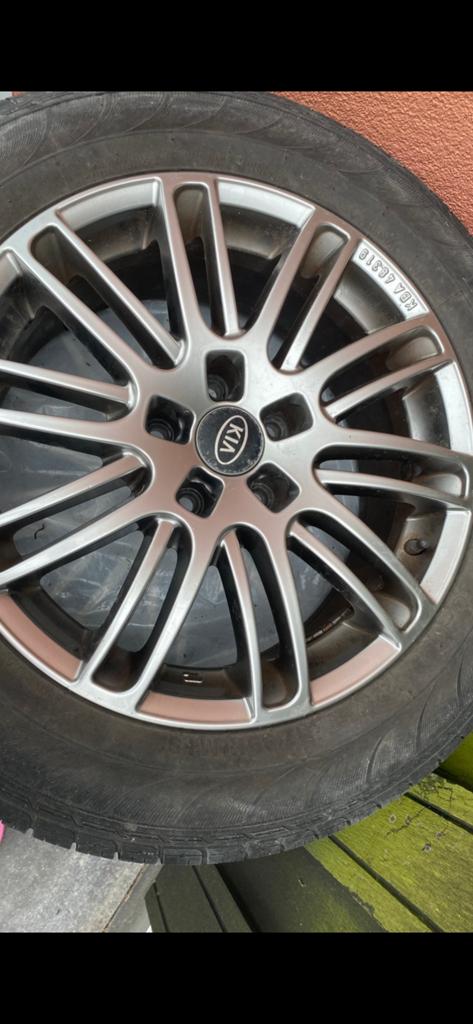 Kia velgen met banden - 17 inch, Auto-onderdelen, Banden en Velgen, Gebruikt, Banden en Velgen, 17 inch, Ophalen of Verzenden