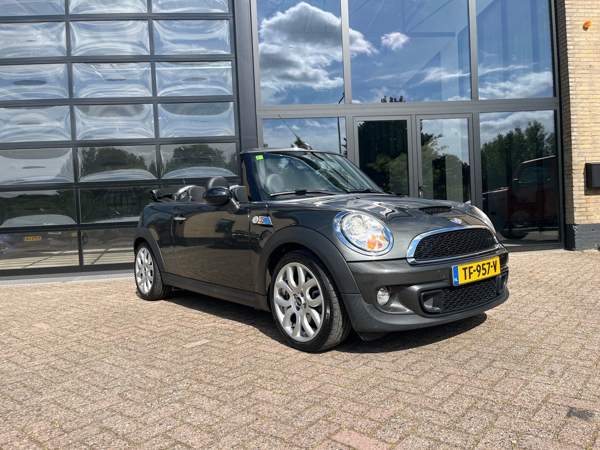 Mini Mini Cabrio 1.6 Cooper S Chili, Leer, Navi , 184 pk !, Auto's, Voorwielaandrijving, Euro 5, Gebruikt, Zwart