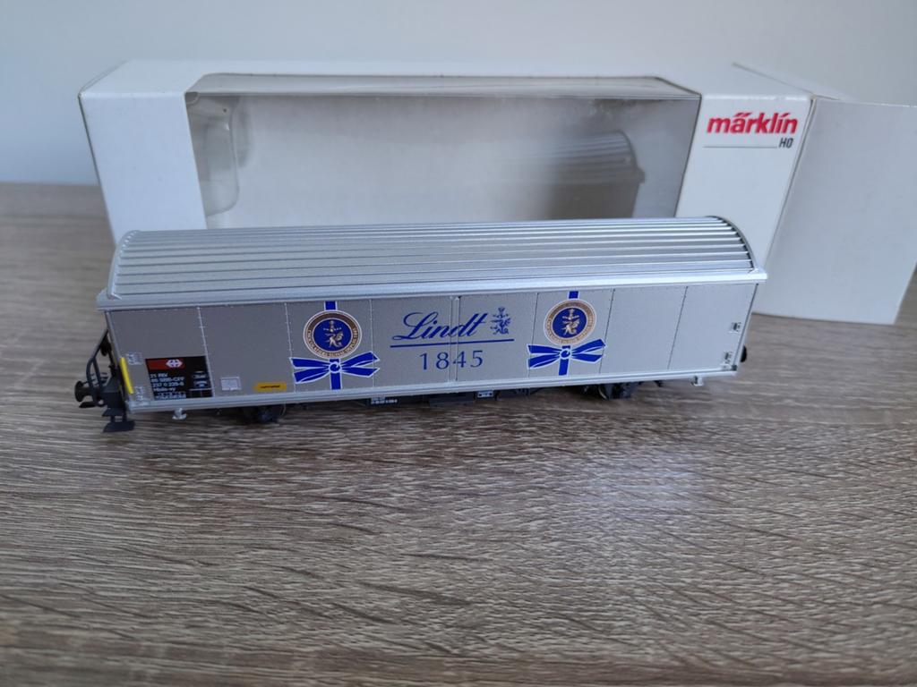 Märklin 4735 special - SBB gesloten wagen Lindt, Wisselstroom, Ophalen of Verzenden, Märklin, Nieuw