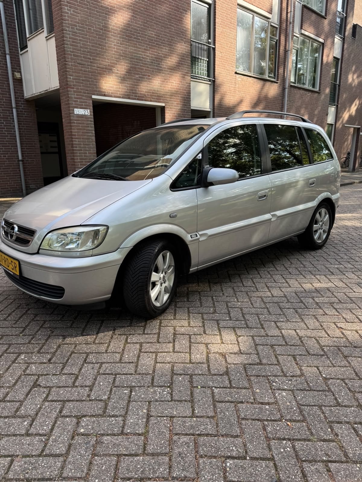 Opel Zafira 1.8 16V AUT 2005 Grijs, Auto's, 125 pk, 4 cilinders, Zafira, Zilver of Grijs