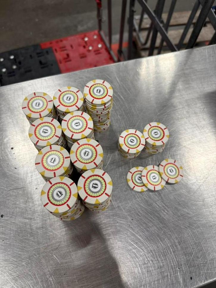 Casino / Poker chips +_ 5770 stuks), Hobby en Vrije tijd, Ophalen, Zo goed als nieuw