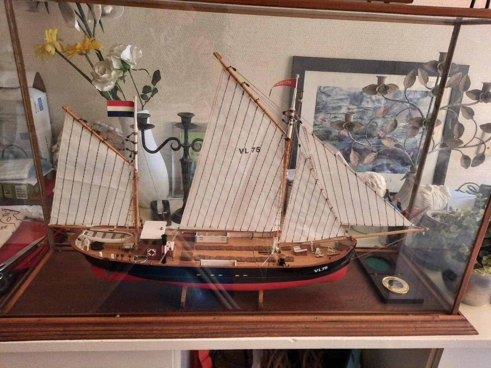 Prachtig scheepsmodel VL 75 in vitrine, Hobby en Vrije tijd, Modelbouw | Boten en Schepen, Ophalen, Zo goed als nieuw, Groter dan 1:32