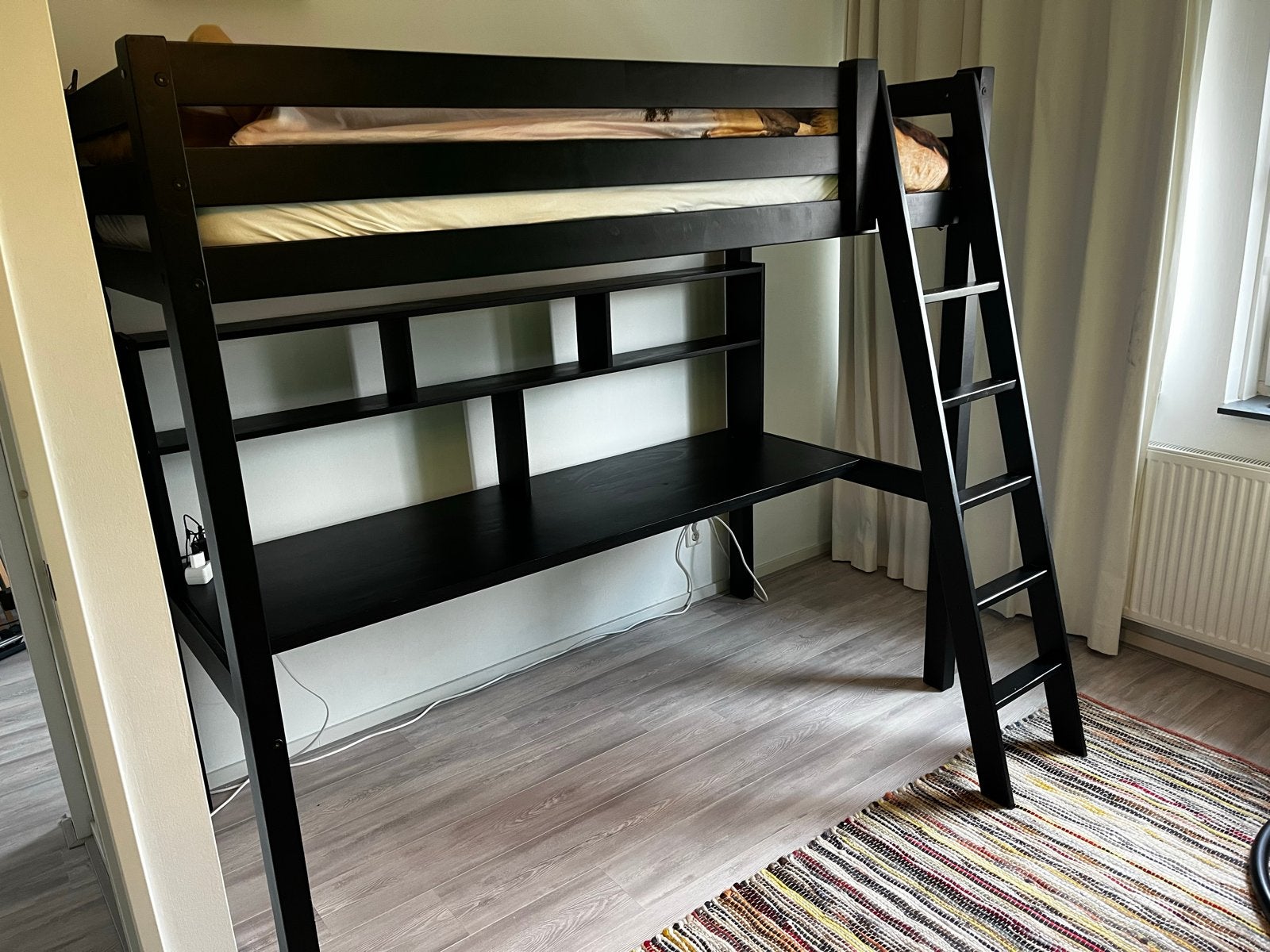 Zwarte Hoogslaper met Bureau en Matras, Huis en Inrichting, Ophalen, Eenpersoons, Zo goed als nieuw, 200 cm