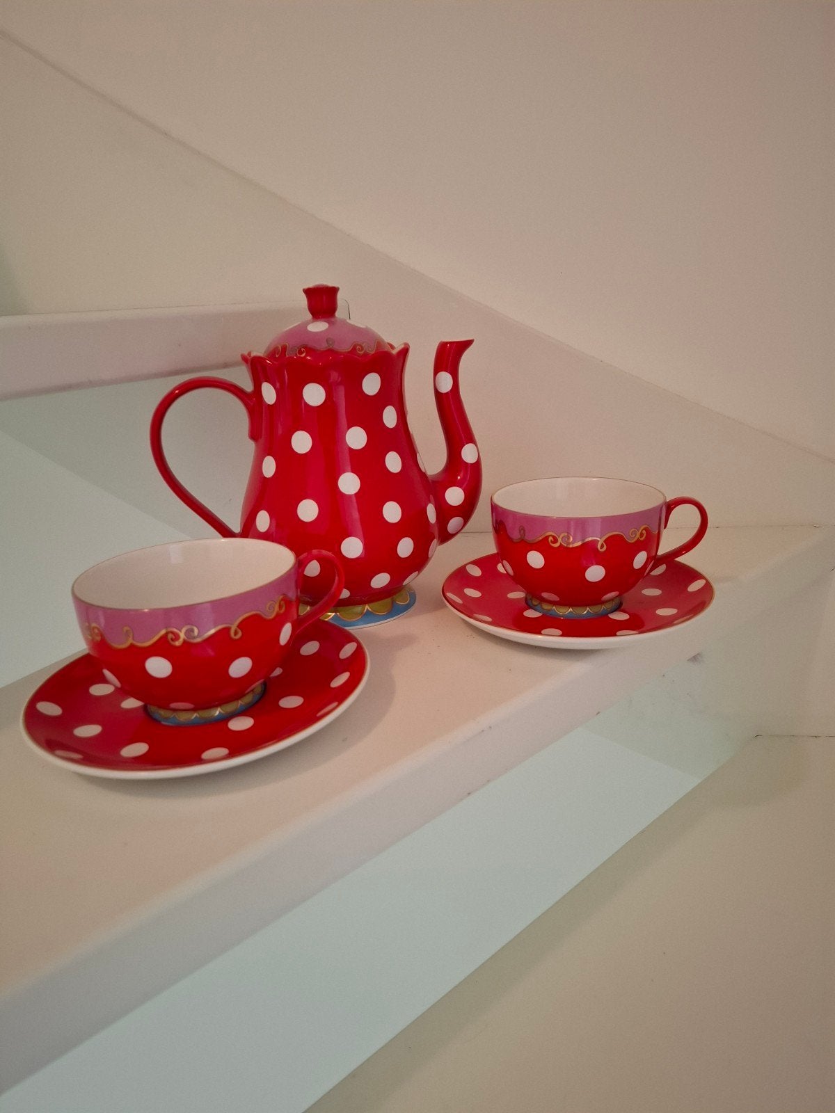 Oilily originele theepot en 2 grote thee / cappucinokoppen, Huis en Inrichting, Ophalen, Zo goed als nieuw, Overige stijlen, Overige typen