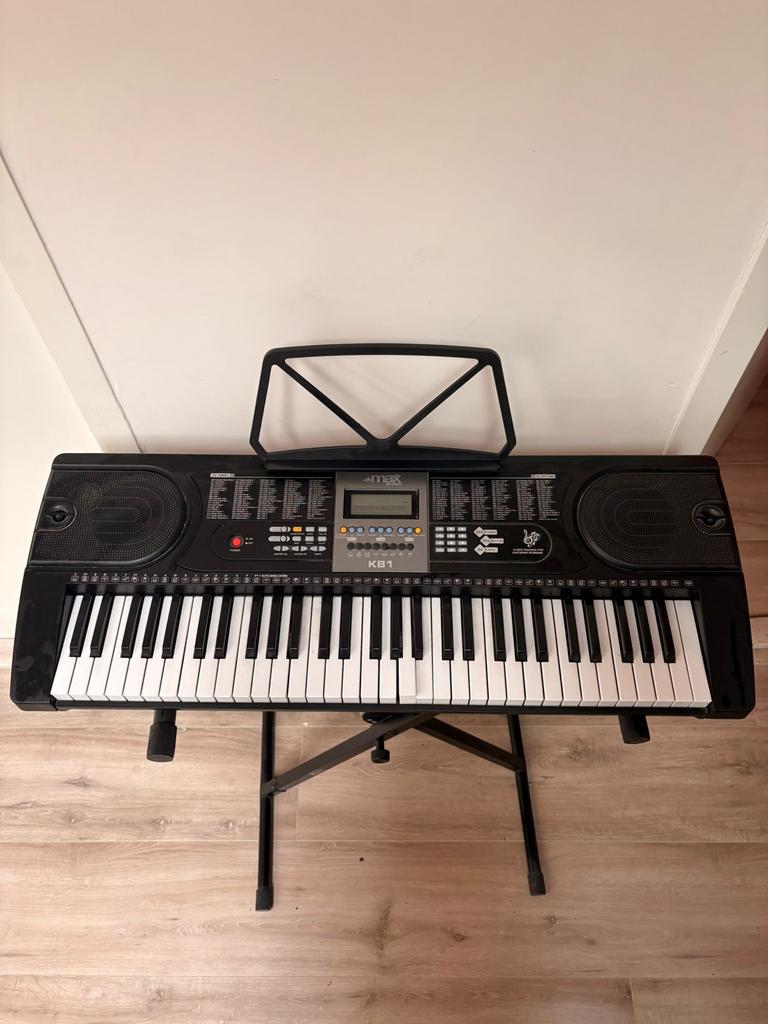 Max KB1 Keyboard met standaard - Zo goed als nieuw, 61 toetsen, Zo goed als nieuw, Met standaard, Ophalen