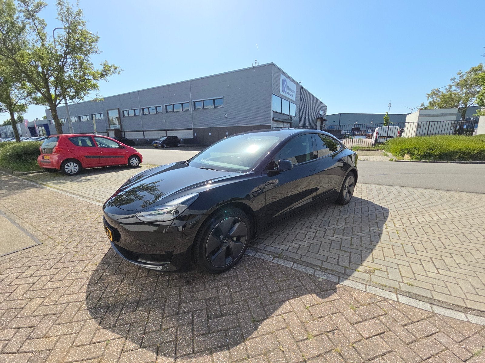 Tesla Model 3 2023 Zwart (nieuwe banden en getinte ramen), Automaat, Achterwielaandrijving, 258 pk, Zwart