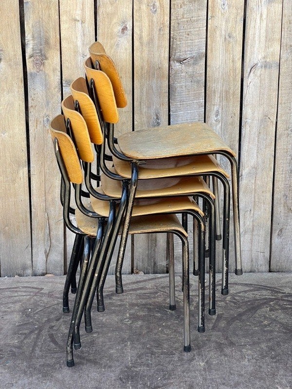Toupie zwart – stapelbaar | 29 op voorraad, Gebruikt, Bruin, Vijf, Zes of meer stoelen, Hout