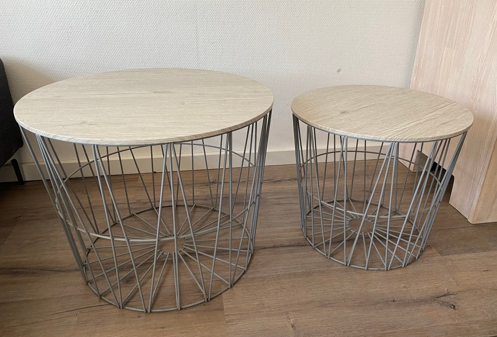 2 Bijzettafeltjes en 2 manden, Overige materialen, Minder dan 55 cm, Gebruikt, Rond