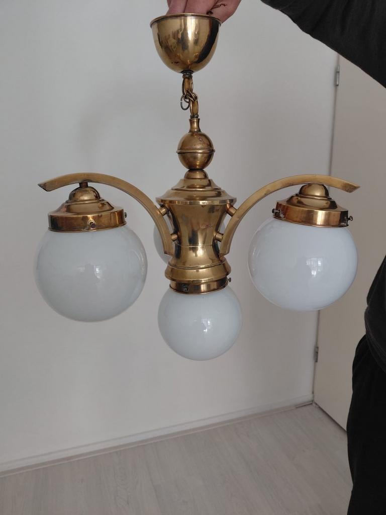 Vintage Messing Hanglamp met Melkglas Bollen, Ophalen, Gebruikt, 50 tot 75 cm, Vintage, Klassiek, Art Deco