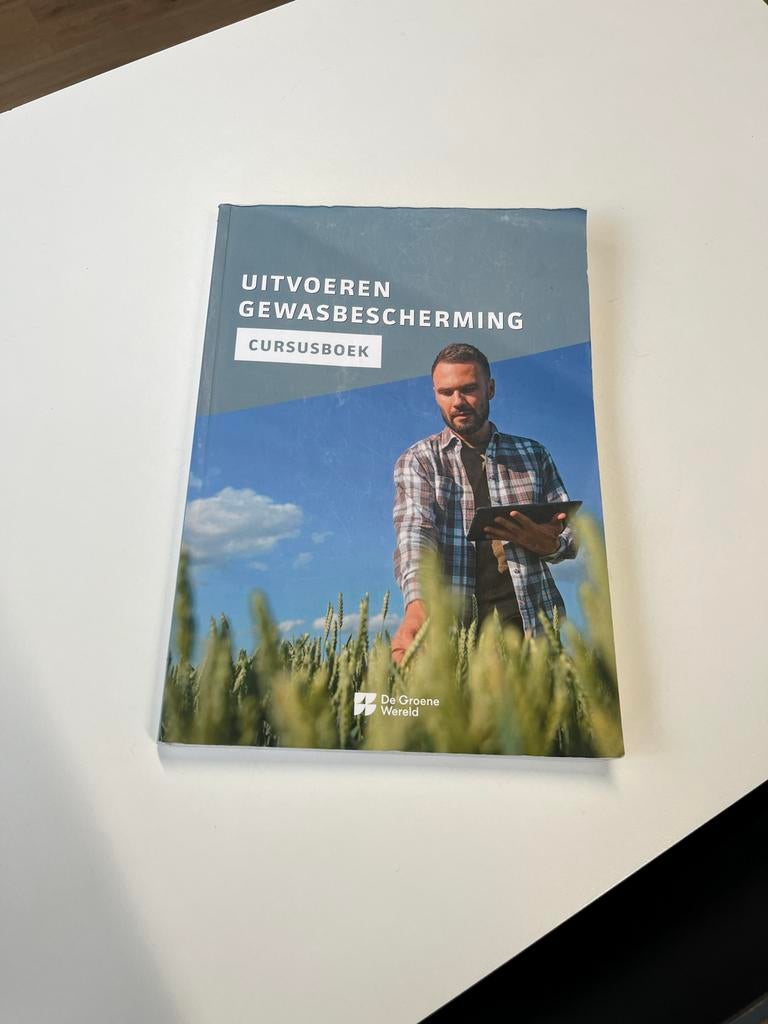 Uitvoeren Gewasbescherming Cursusboek, Boeken, Ophalen of Verzenden, Gamma, Gelezen, MBO