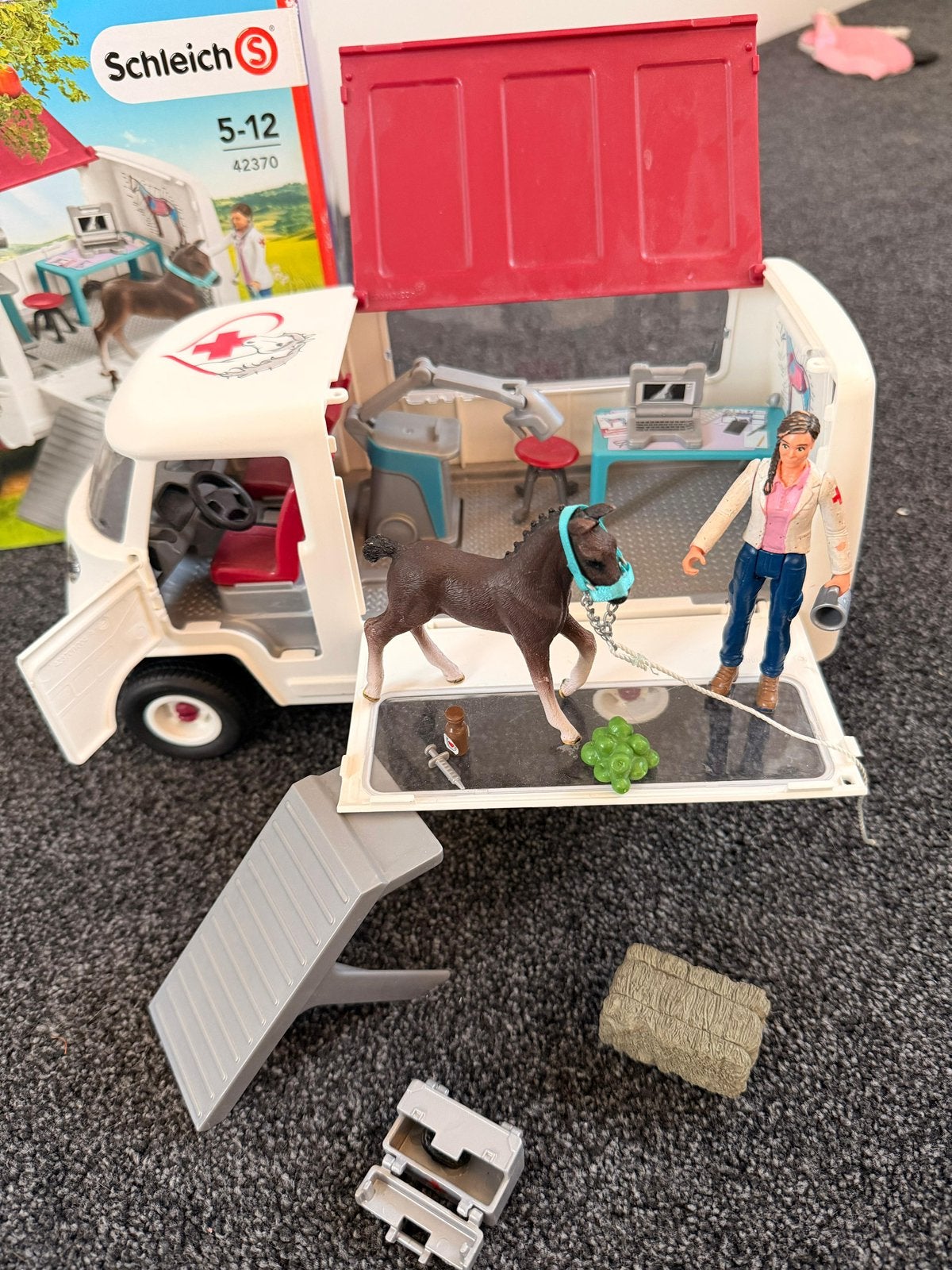 schleich HORSE CLUB - Mobiele dierenarts met veulen - 42370, Ophalen of Verzenden, Zo goed als nieuw