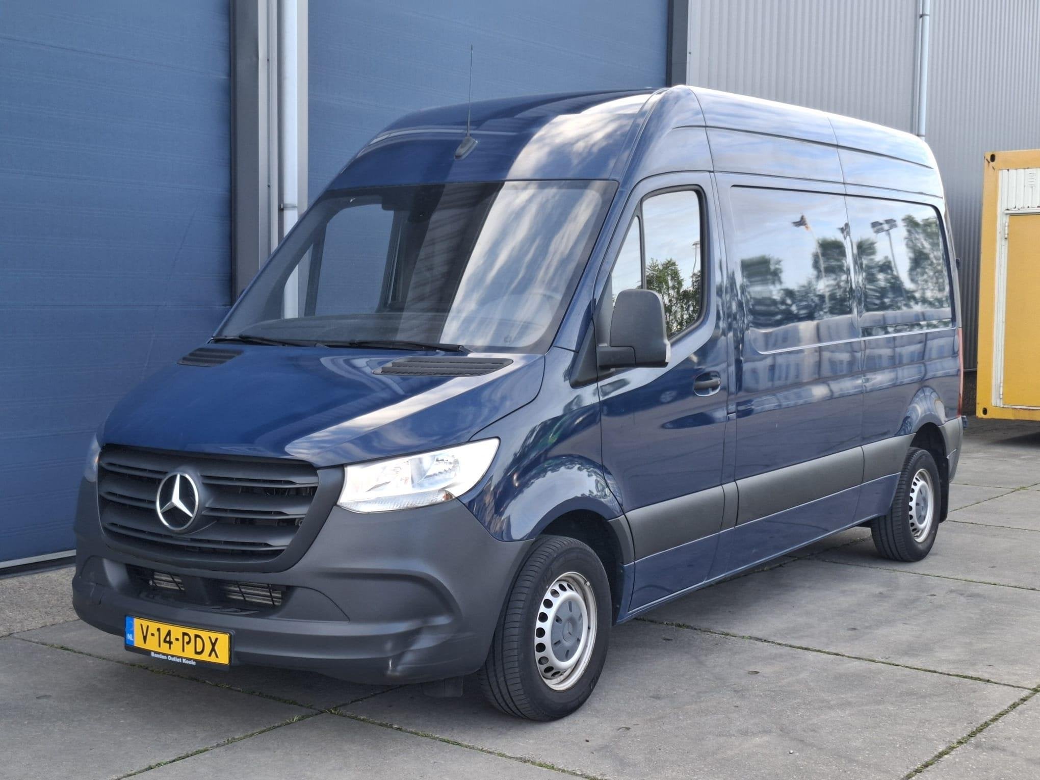 Mercedes-Benz Sprinter 311 2.2 CDI L2H2 AIRCO / CAMERA / 3 Z, Auto's, Dealer onderhouden, Stof, Gebruikt, Euro 6