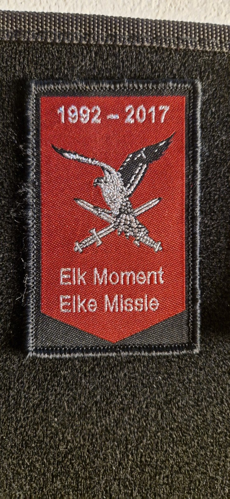 Mouwembleem 25jaar luchtmobiele brigade, Ophalen of Verzenden, Landmacht, Nederland, Embleem of Badge