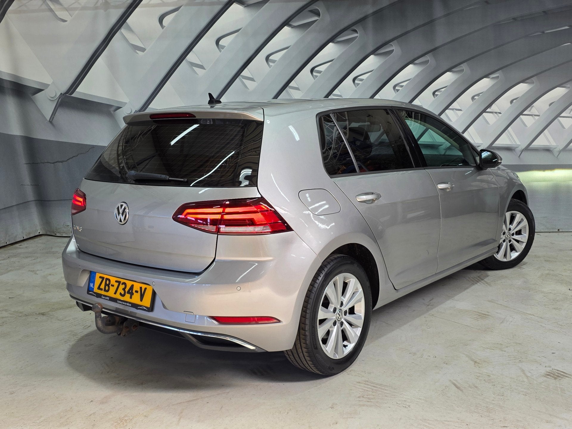 Volkswagen Golf 1.0 TSI Highline Automaat, Auto's, Gebruikt, Euro 6, 4 cilinders, 1191 kg