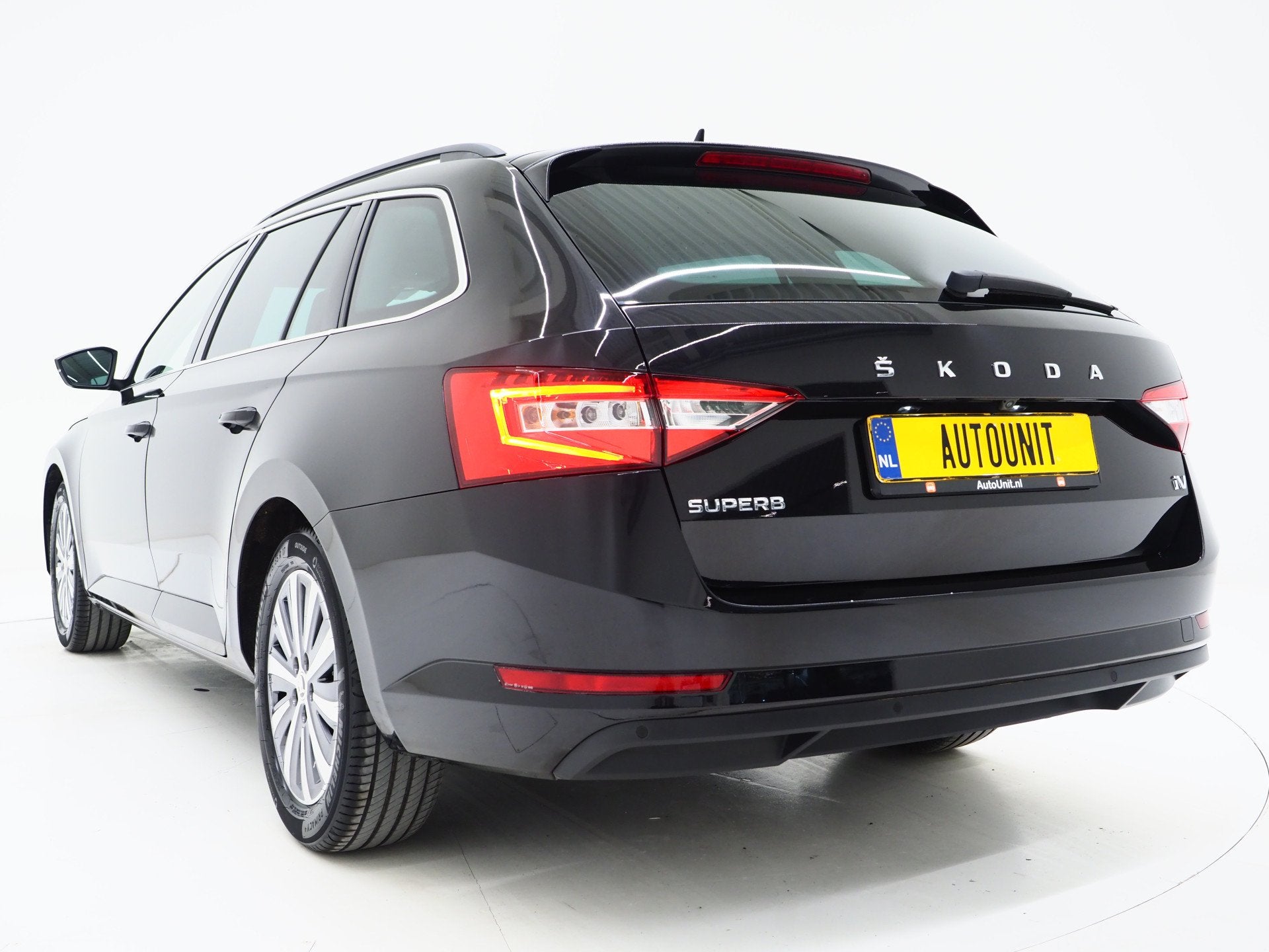 Skoda Superb Combi 1.4 TSI iV 218PK | Leder | Trekhaak | Mem, Auto's, Gebruikt, Zwart, 4 cilinders, Zwart