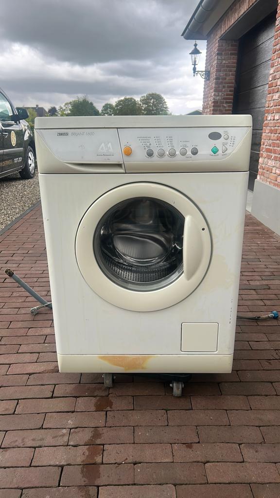 Wasmachine zanussi, Witgoed en Apparatuur, Wasmachines, Ophalen, 1200 tot 1600 toeren, Gebruikt, Voorlader