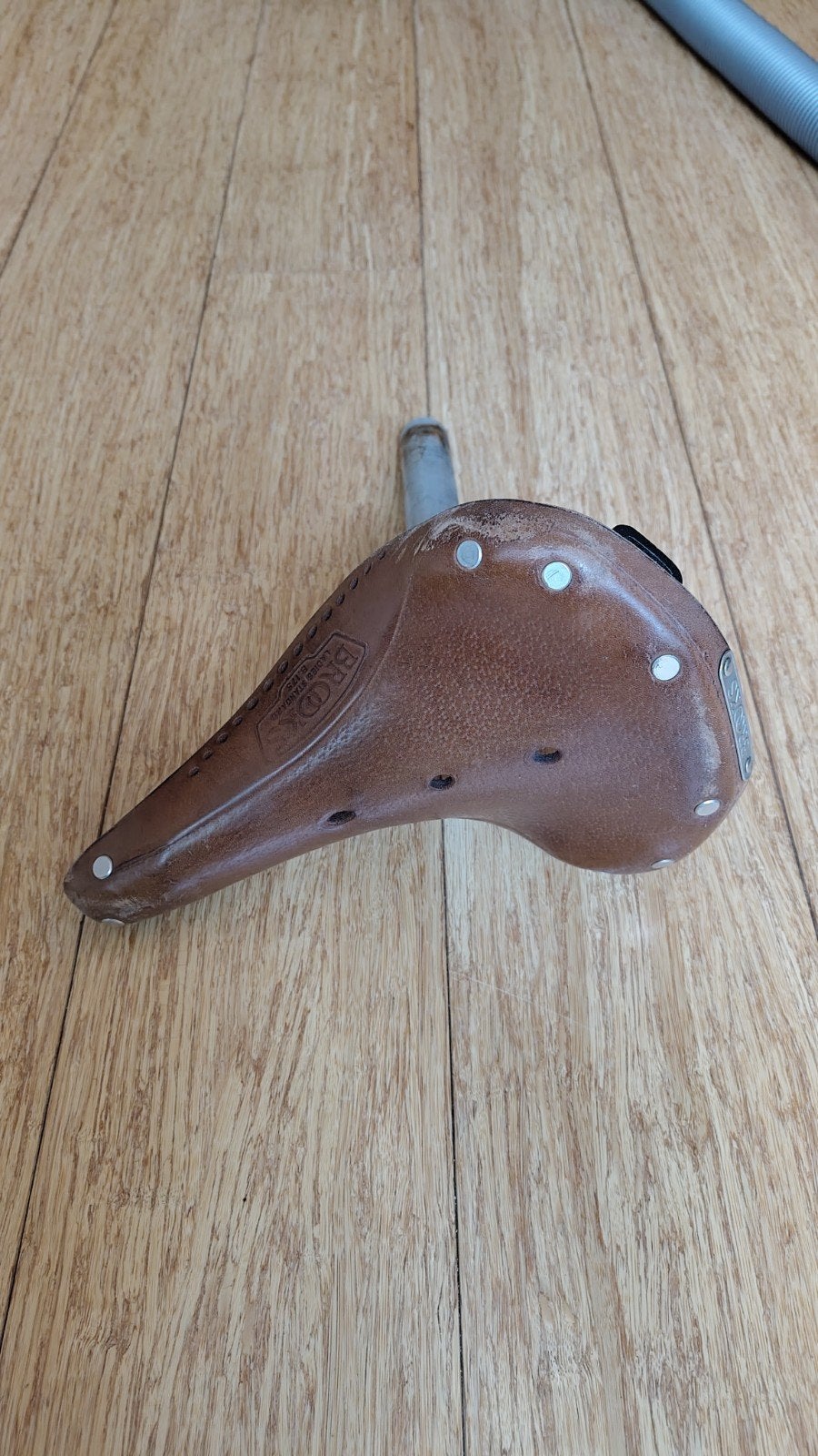 Brooks leren fietszadel, Ophalen