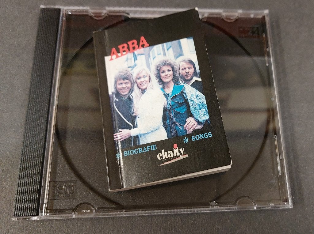 ABBA MINI-BOEKJE !! 9 x 6 centimeter !, Gebruikt, Verzenden, NvT, Abba