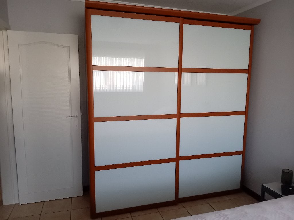 Tweepersoonsbed met lattenbodem en kledingkast, Ophalen, Gebruikt, Tweepersoons, Modern