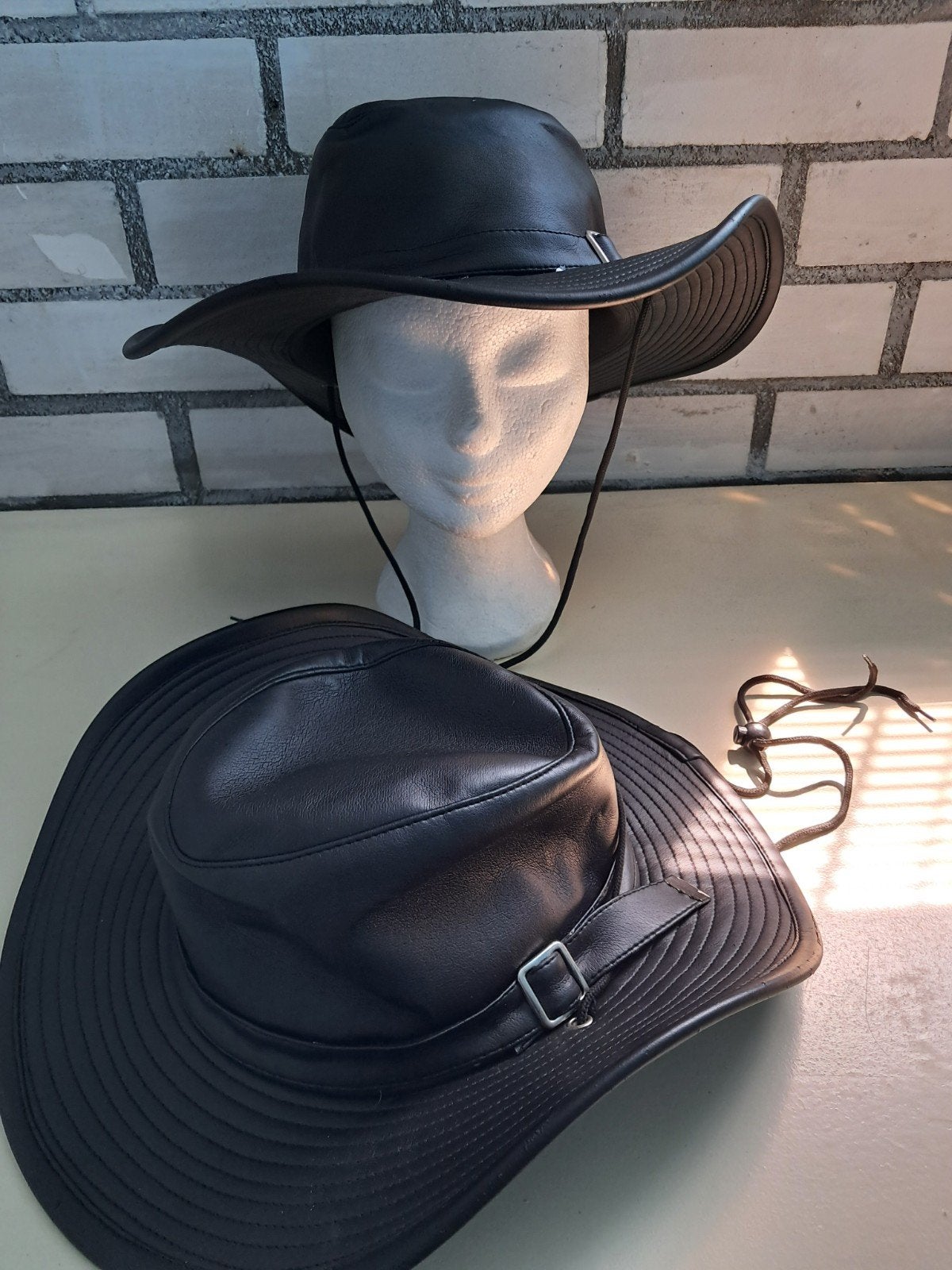 2 cowboy hoeden, Ophalen of Verzenden, Zo goed als nieuw, One size fits all