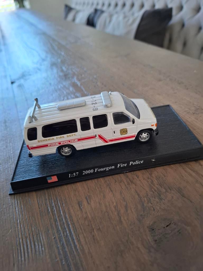 Model brandweer bus 1:57 Fourgon Fire Police, Hobby en Vrije tijd, Modelbouw | Auto's en Voertuigen, Overige merken, Auto, Groter dan 1:32