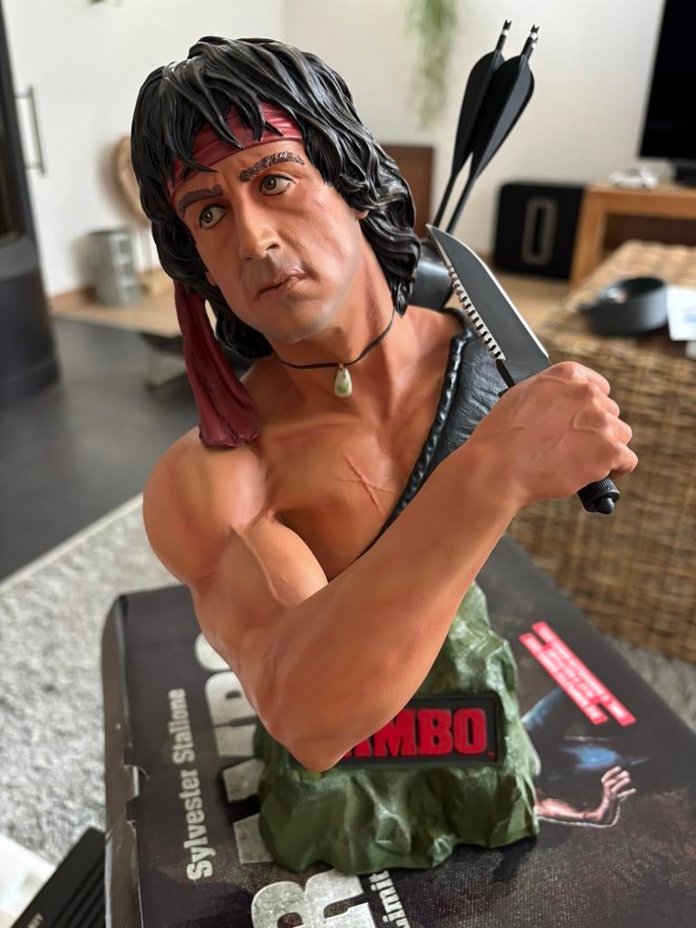 Gelimiteerde uitgave Rambo met Buste en films, Ophalen of Verzenden, Zo goed als nieuw, Actiefiguur of Pop