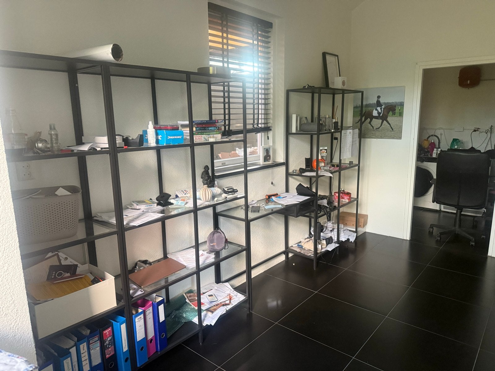 Wandmeubel zwart staal met glazen schappen en werkplek, Ophalen, Met plank(en), Gebruikt, 200 cm of meer