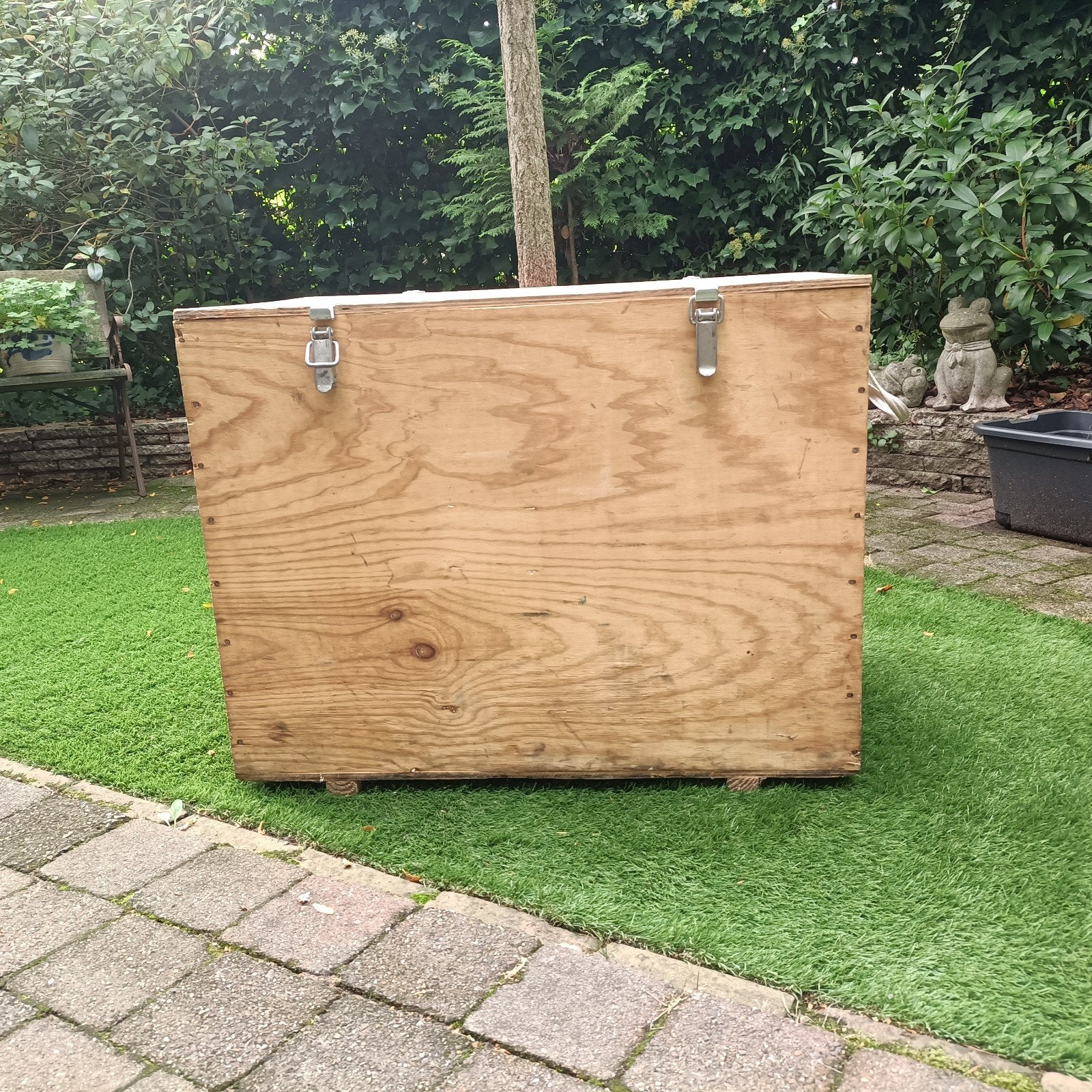 Stevige houten kist met handvatten en sluitingen, Huis en Inrichting, 50 – 75, Gebruikt, 75 tot 100 cm, Ophalen