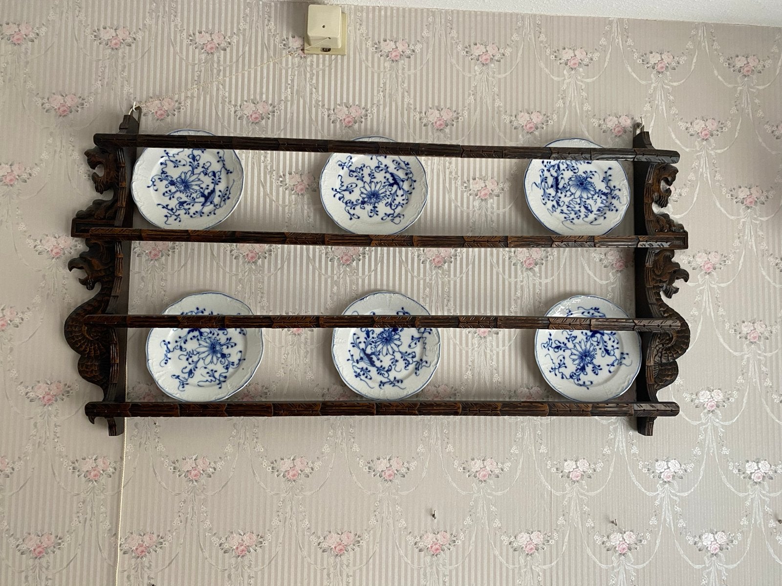 Antiek houten bordenrek met 6 Zwiebelmuster borden, Ophalen of Verzenden