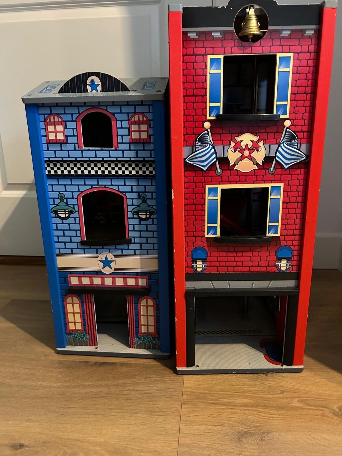 Houten Brandweerkazerne en Politiebureau Speelset, Ophalen, Gebruikt, Poppenhuis