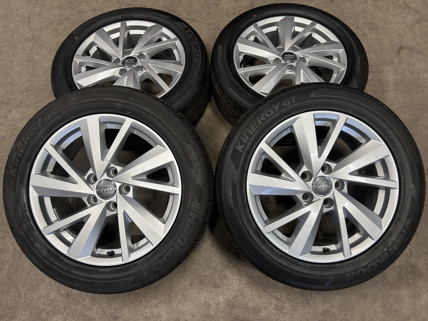 diversen 17 inch originele velgen + zomerbanden Audi Q2