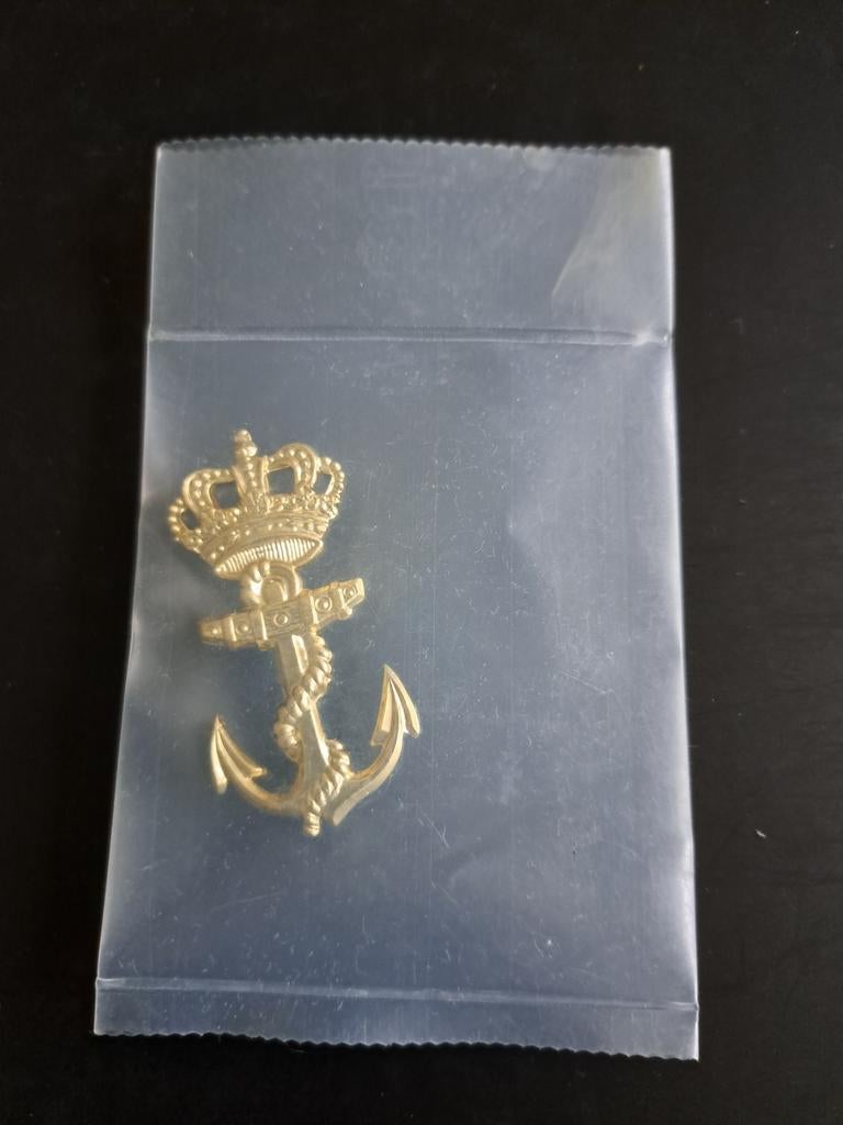 Mariniers baret embleem in verpakking, Verzamelen, Ophalen of Verzenden, Marine, Nederland, Embleem of Badge