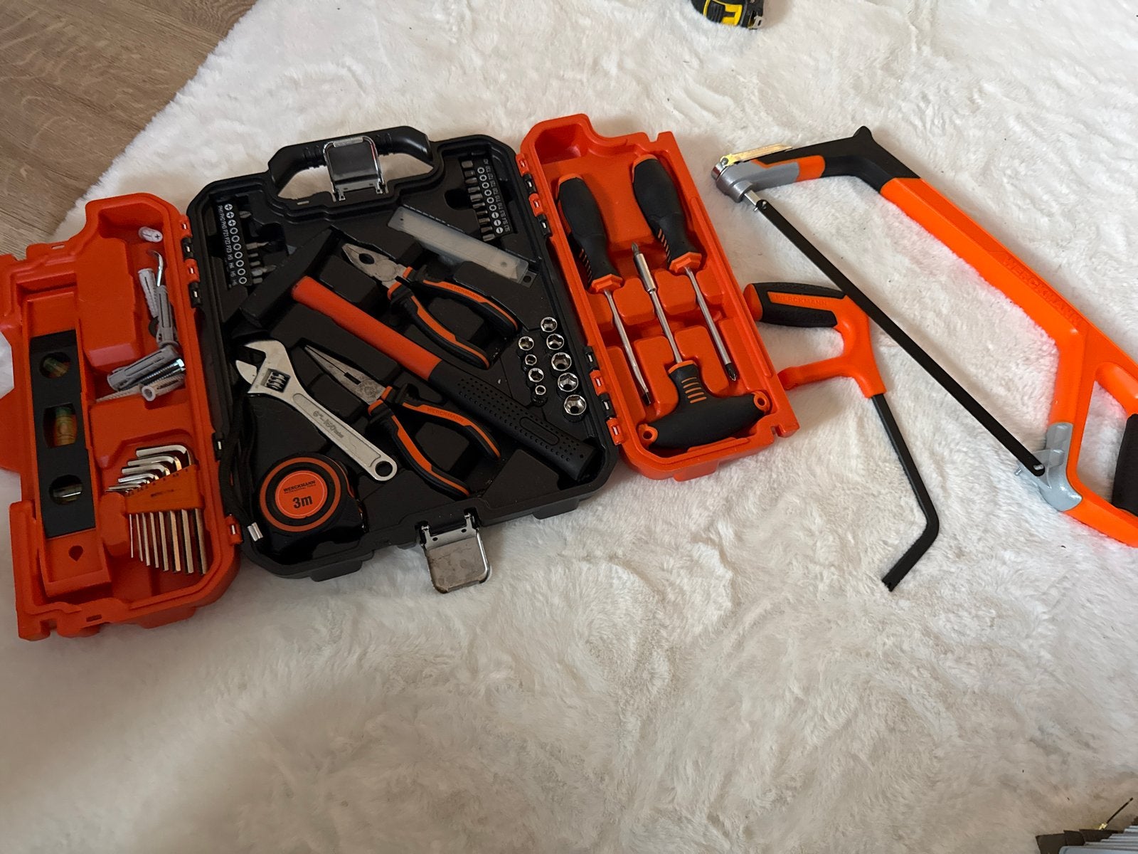 Uitgebreide gereedschapset met zaag en diverse tools, Ophalen of Verzenden, Gebruikt, Gereedschapsset