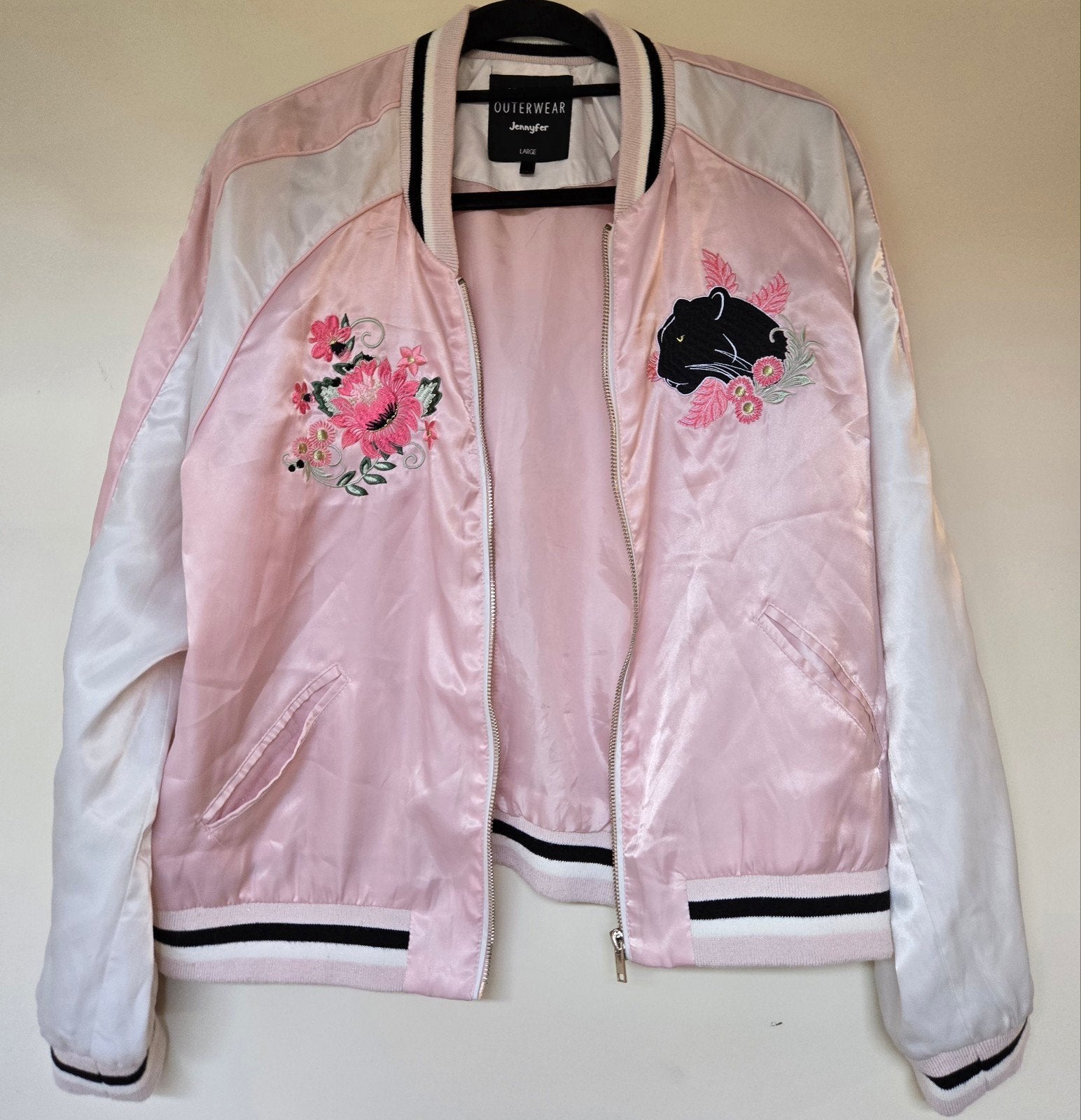 Roze Jennyfer bomberjack met panter borduursel - Maat L, Kleding | Dames, Jennyfer Outerwear, Ophalen of Verzenden, Maat 42/44 (L)
