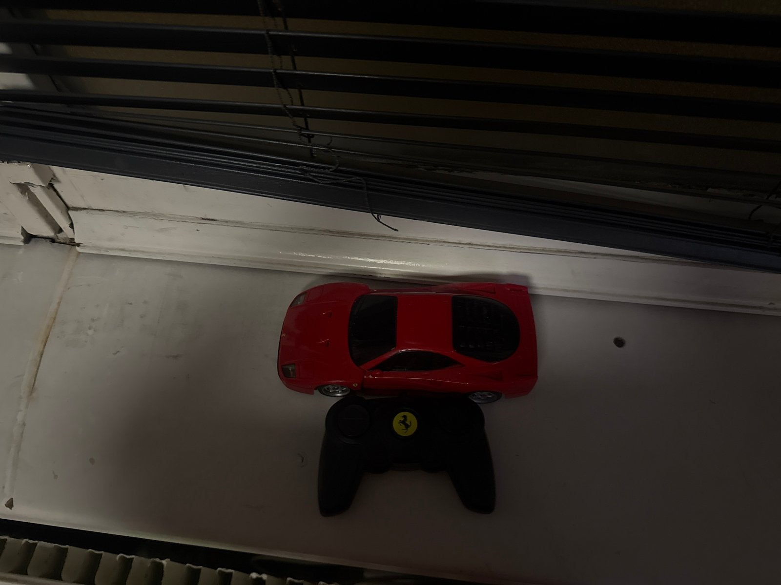 Rode Ferrari RC auto met afstandsbediening en versnellingen, Ophalen of Verzenden, Gebruikt, Auto onroad