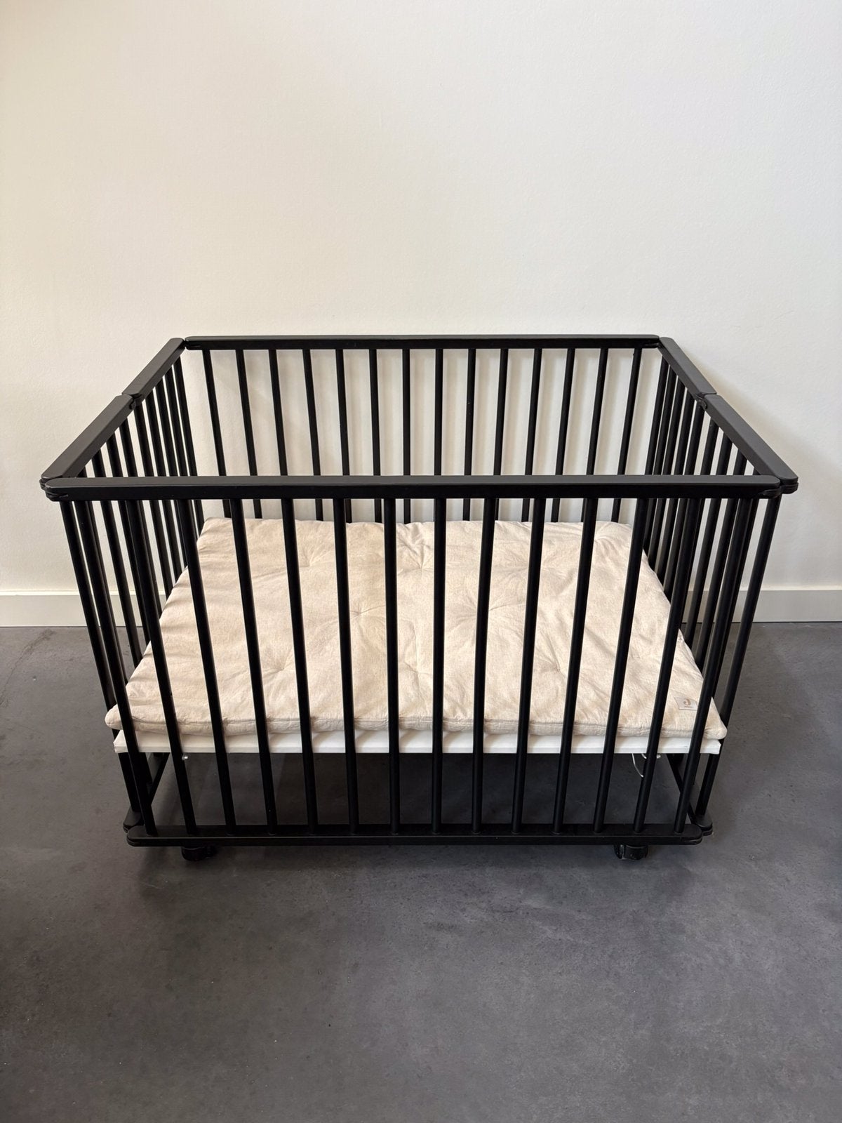 Petite Amelie Baby Box Zwart 100x75 met Jollein Boxkleed, Kinderen en Baby's, Boxen, Gebruikt, Rechthoekig, In hoogte verstelbaar