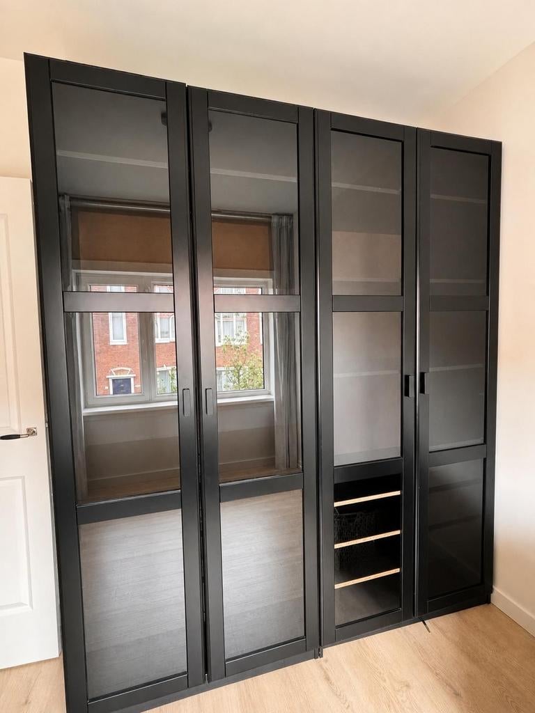 IKEA Pax zwart met glazen deuren, 236 x 200 x 58, 200 cm of meer, 150 tot 200 cm, Zo goed als nieuw, Modern