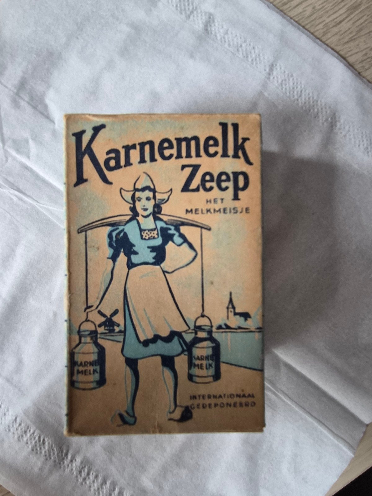 Complete vooroorlogse Karnemelkzeep "Het Melkmeisje" van N.V, Ophalen of Verzenden