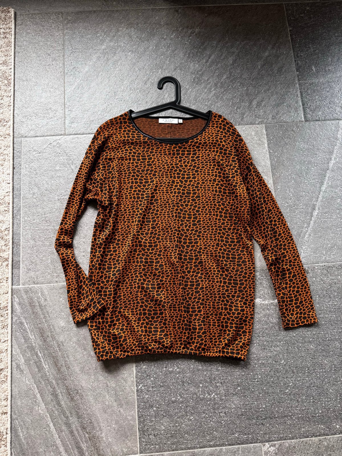 Nieuwe Enjoy trui met dierenprint - Maat L, Ophalen of Verzenden, Nieuw, Maat 42/44 (L), Oranje