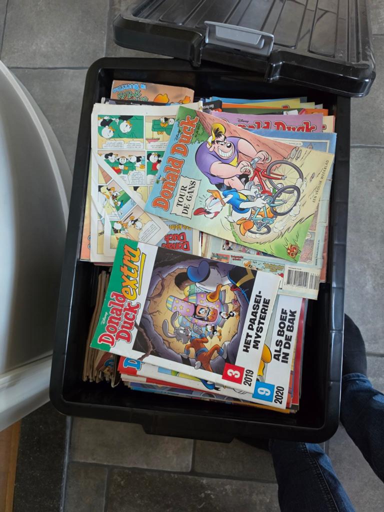 40kg Donald Ducks inclusief bak, diverse kwaliteiten, Meerdere stripboeken, Ophalen, Gelezen, Walt Disney