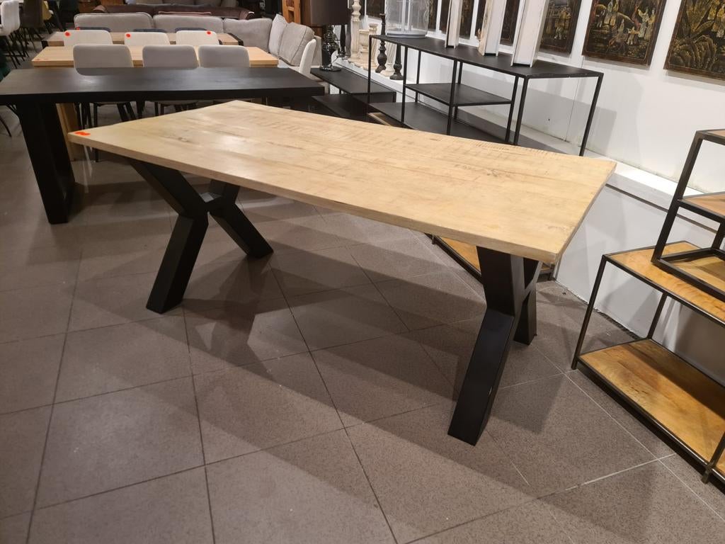 Nieuwe eettafel 188x93cm mangohout showroom model €245, Ophalen, ., Nieuw, .