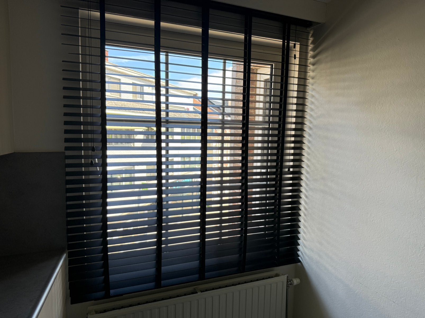 Houten Lamellen  Jaloezie kl zwart, Huis en Inrichting, Ophalen of Verzenden, Zo goed als nieuw, Zwart