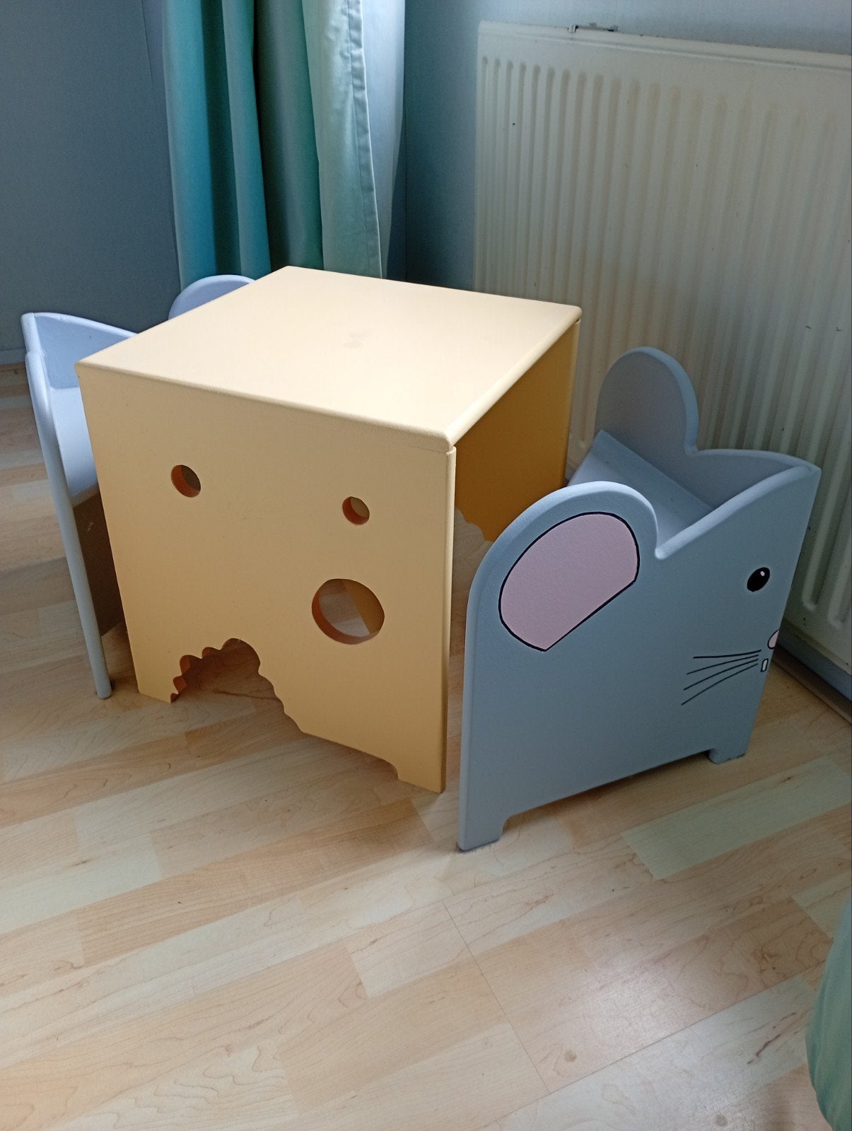Kindermeubel, 1-4 jaar. Tafel met 2 stoeltjes, Ophalen of Verzenden, Minder dan 140 cm, Minder dan 70 cm